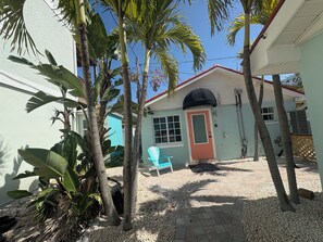 Exterior - 🌴 Beach Escape Collection | Sleeps Up to 8 (Treasure Island)