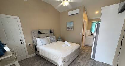 🌅 Connecting Poolside Studios | Sleeps 4