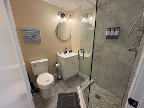 Bathroom - 🌅 Connecting Poolside Studios | Sleeps 4 (Treasure Island)
