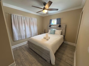 Room - 🏖️ 2 BR Beach Bungalow I Unit 10 (Treasure Island)