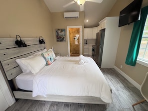 Room - 🏖️ Beachside Studio Escape | Unit 1 (Treasure Island)