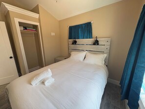 Room - 🌅 Family Beach 2BR Bungalow | Unit 11 (Treasure Island)