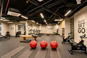 A gym with treadmills, stationary bikes, and exercise balls. - Cozy 2-bedroom apartment with Ocean View Reserva Del Mar 2 (Gaira)