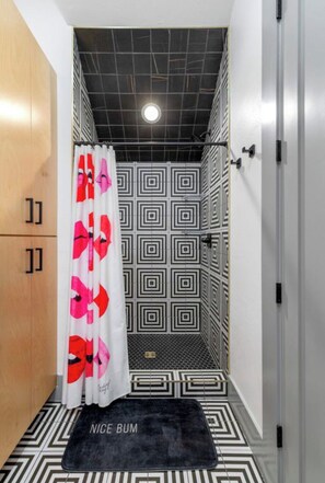 Bathroom - Welcome to HolleyDaze! Open concept 5-bedroom house with gorgeous lake views! (Afton)