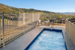 Pool - Sheraton Steamboat Resort villas is a fun-filled family retreat. (Steamboat Springs)