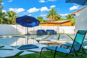 Pool - Modern North Miami Oasis Heated Pool (Miami)
