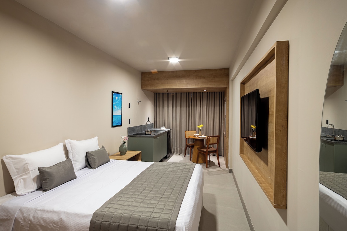 Quarto casal ou duplo standard, vista para a cidade | Cofres nos quartos, cortinas blackout, Wi-Fi de cortesia