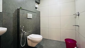 Phòng đôi Tiêu chuẩn | Phòng tắm | Khăn tắm 