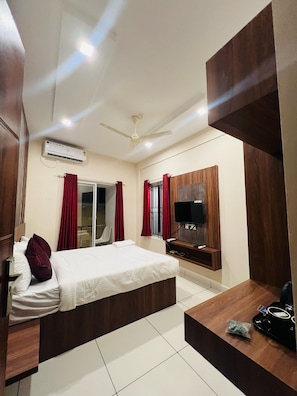 Iron/ironing board (on request), free WiFi - GYPSY HOTEL CUSAT (Kochi)