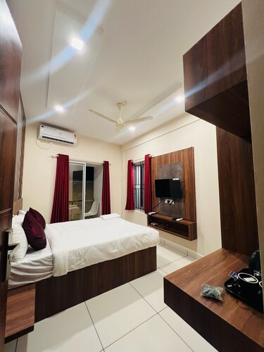 GYPSY HOTEL CUSAT