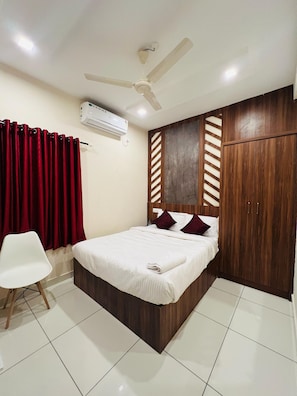 Iron/ironing board (on request), free WiFi - GYPSY HOTEL CUSAT (Kochi)