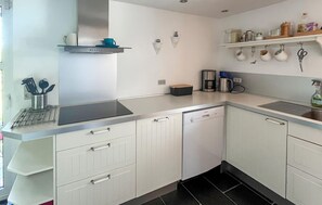 Kitchen - Beautiful home in Sæby with sauna (Sæby)