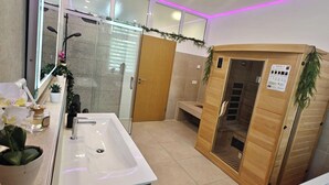 Bathroom - Vrbo Property (Pleinfeld)