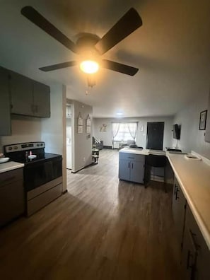 Private kitchen - Welcome Retreat!  A little piece of home. Comfortable Beds!! (Hoopeston)