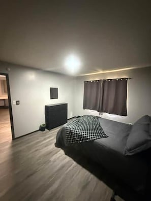 Room - Welcome Retreat!  A little piece of home. Comfortable Beds!! (Hoopeston)