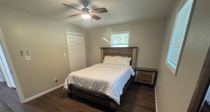 Terrific 2-bedroom apartment with AC in charming Carrollton