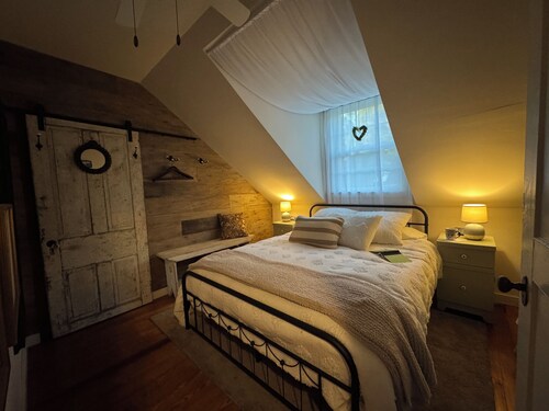 Designer Loft Steps from River, Dining & Brewery in Stockton