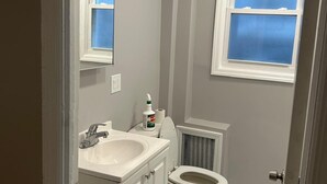 Bathroom - Soothing 3-bedroom apartment in vibrant Newark neighborhood (Newark)