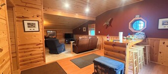 Hunters Haven- 4 bedrooms, 1 bath with a separate bar/TV room to relax