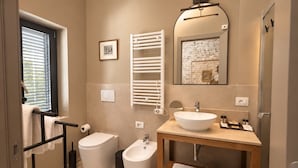 Classic Double or Twin Room | Bathroom - Foresteria Palazzo Guazzoni 1 (Cremona)