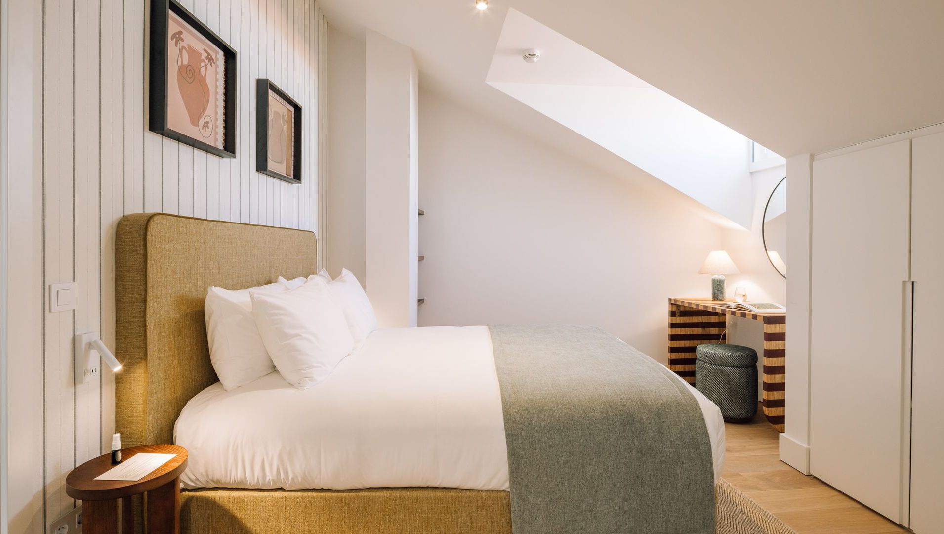 Sink into the comfort of a plush bed with modern details and warm lighting, perfect for unwinding after a day of exploring.
#Bedroom #CozyRetreat #AndoLiving