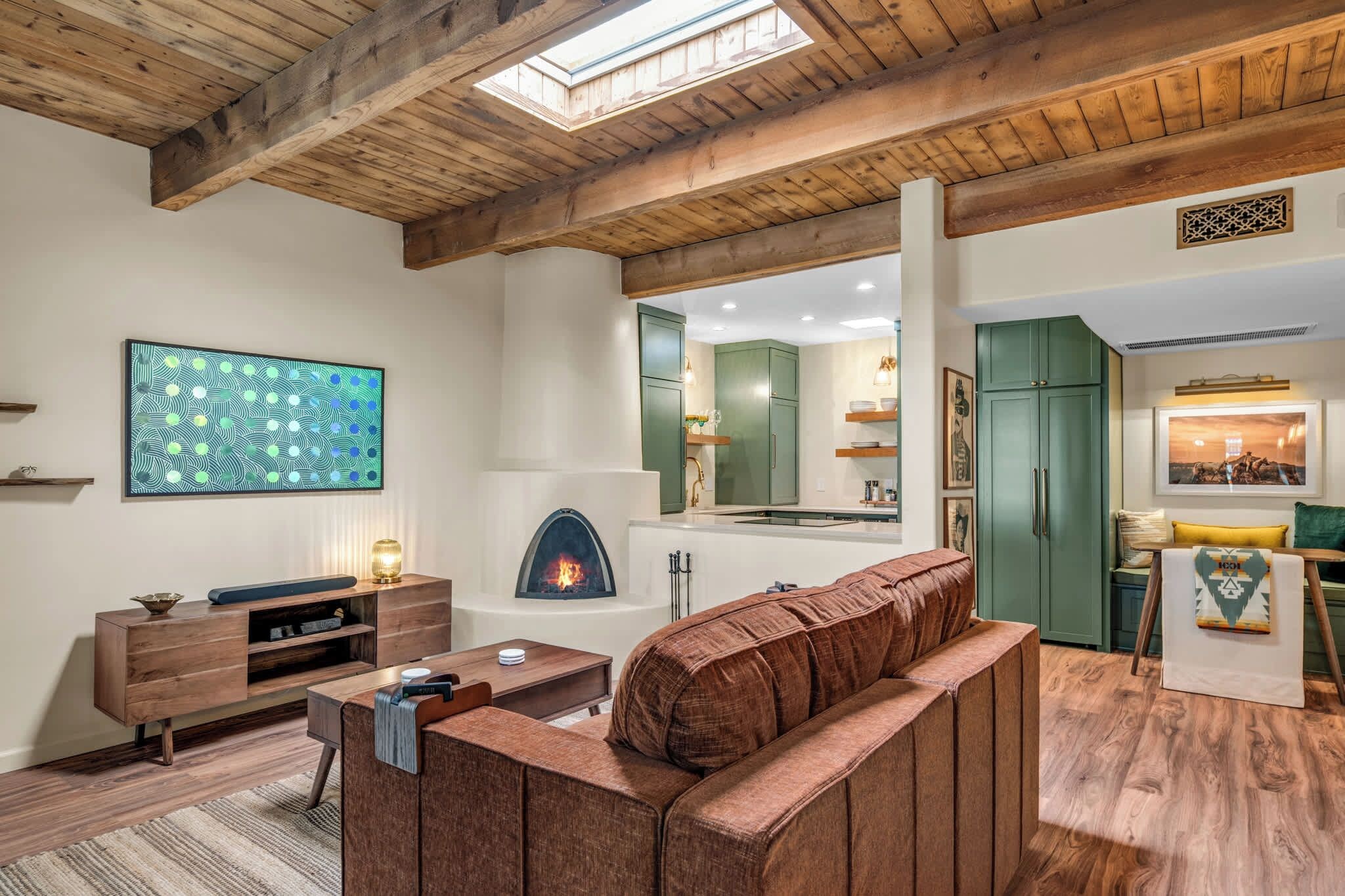 TV, fireplace, offices