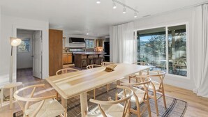 Kamar Triple | Tempat makan