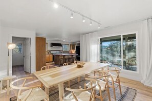 Kolmen hengen huone | Ruokailu