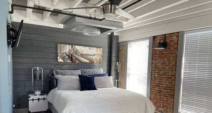 Suite Victory #1 On Main St w/ Reserved Parking