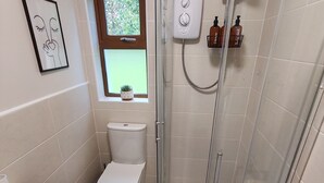 Bathroom - 2 bedroom appt along the Wild Atlantic Way, 3 min drive from Streedagh Beach. (Grange)