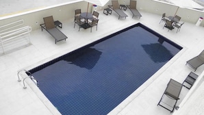 Pool - 2 Units, Modern Stay with Outdoor Pool & Sauna, Near Museu Ciência e Vida (São João de Meriti)