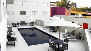 Pool - 4 Units | Vibrant Stay | Pool, Breakfast & Sauna | Near Museu Ciência e Vida (Rio de Janeiro)