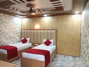 Phòng đôi hoặc 2 giường đơn Cao cấp, ban công, quang cảnh thành phố