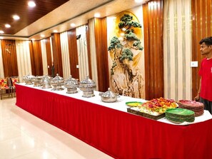 Phòng đôi hoặc 2 giường đơn Cao cấp, ban công, quang cảnh thành phố | Khu ăn uống
