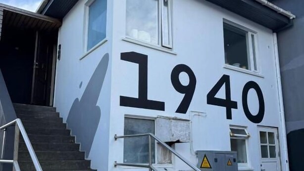 Unclassified image, 1 of 15, button - WHALE HOUSE (Keflavík)