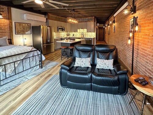Suite Victory #3 On Main St w/Reserved Parking