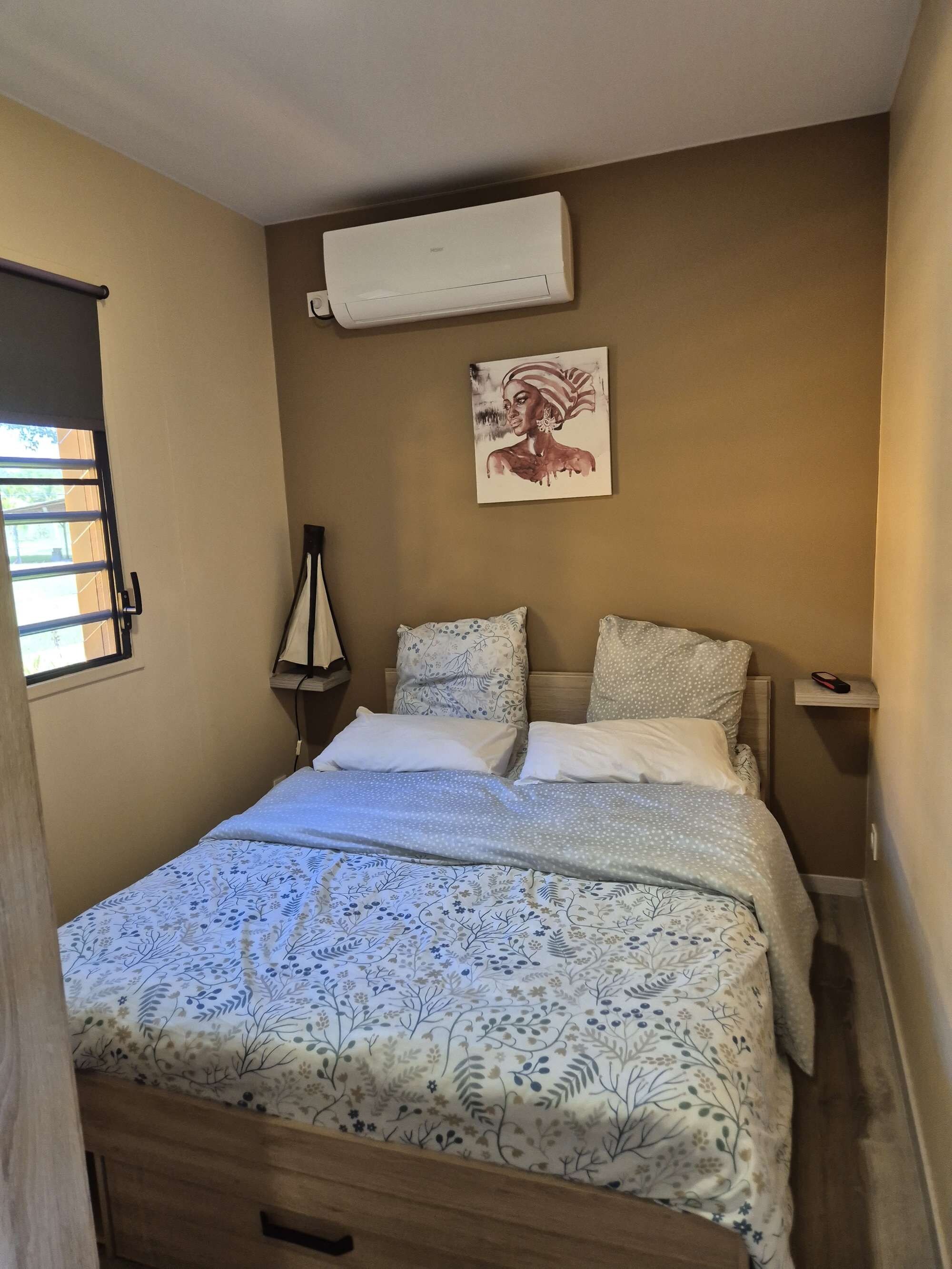 WiFi, bed sheets