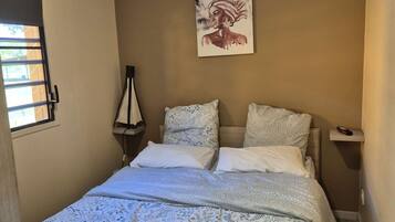 WiFi, bed sheets