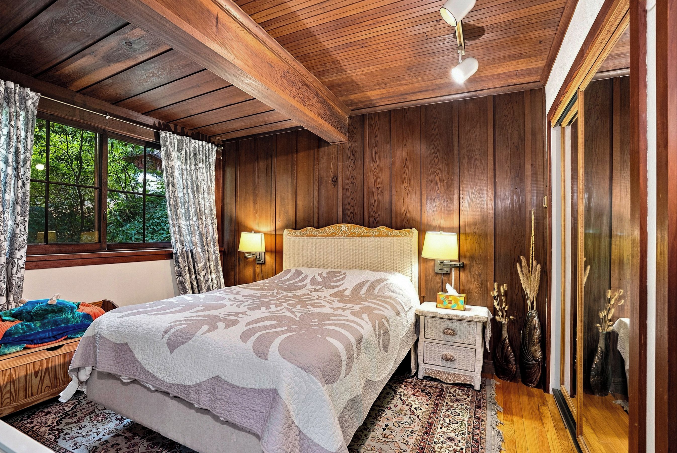 Bedroom 2 with Queen Size Bed