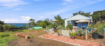 Cozy 2 bedroom home. 5 minutes from Morro Bay Embarcadero and Golf Course!