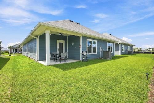 White sand beach, Pool, bikes Golf cart delivery and more in Port Saint Joe