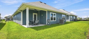 White sand beach, Pool, bikes Golf cart delivery and more in Port Saint Joe