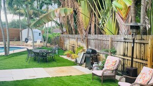 Outdoor dining - Spacious 4-bedroom house in fantastic Boynton Beach with pool (Boynton Beach)
