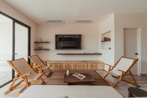 Living area - Lakefront Home · Private Pool (Puntarenas)