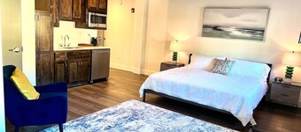 The Lofts Suite #23 Hill Street King