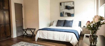The Lofts Suite #26 Hill Street King/Queen Sleeper