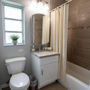 Bathroom - Heated Pool 4BR | Playground + BBQ | Hollywood (Hollywood)