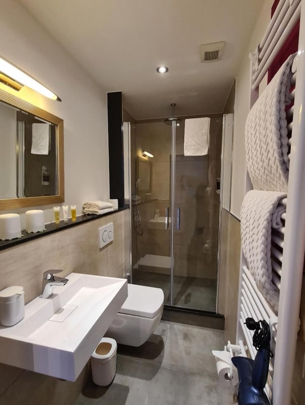 Room - Aleppo (Bochum)