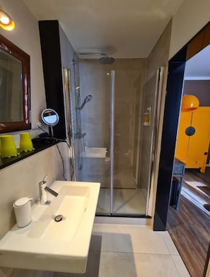Room - Aleppo (Bochum)