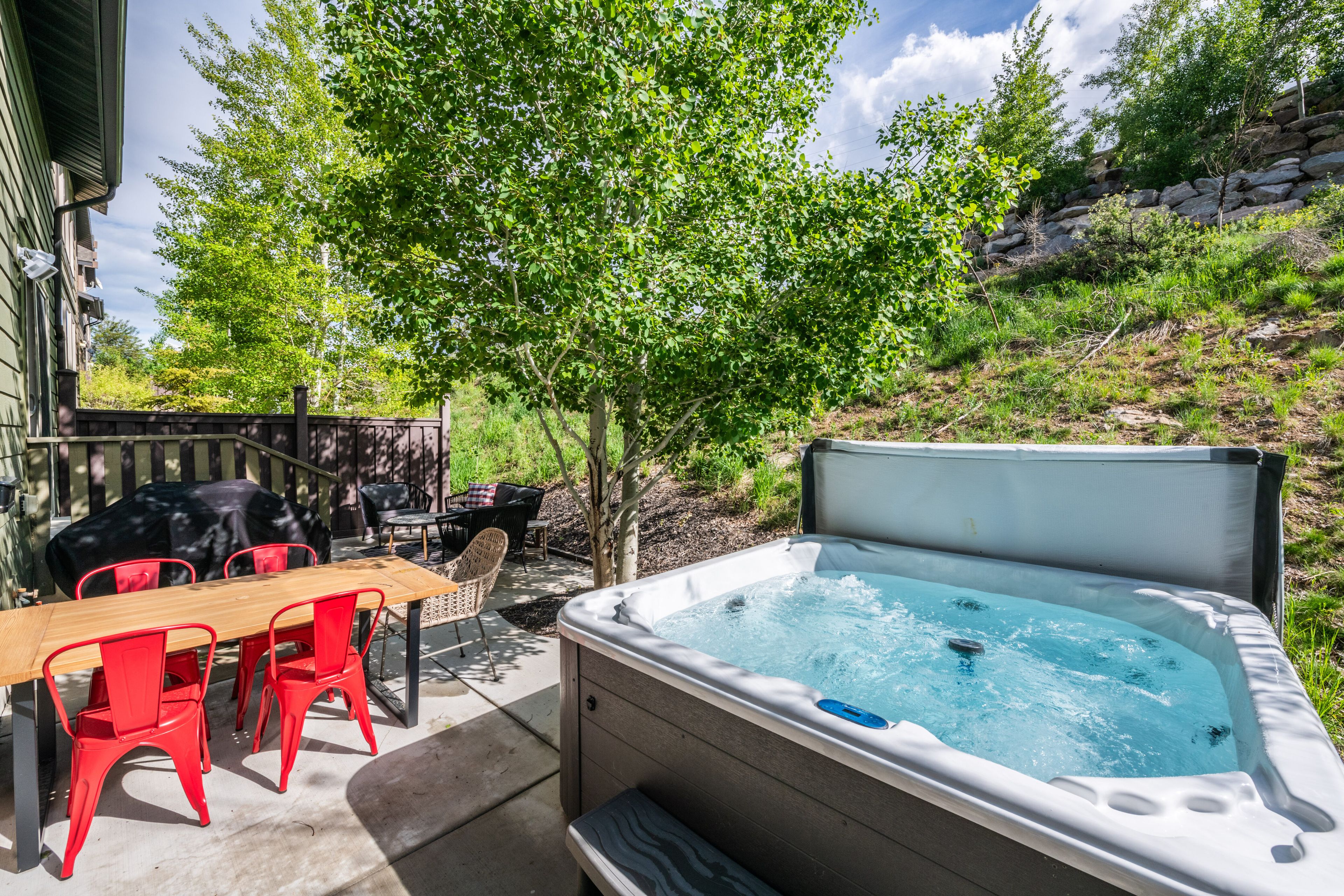 Outdoor spa tub